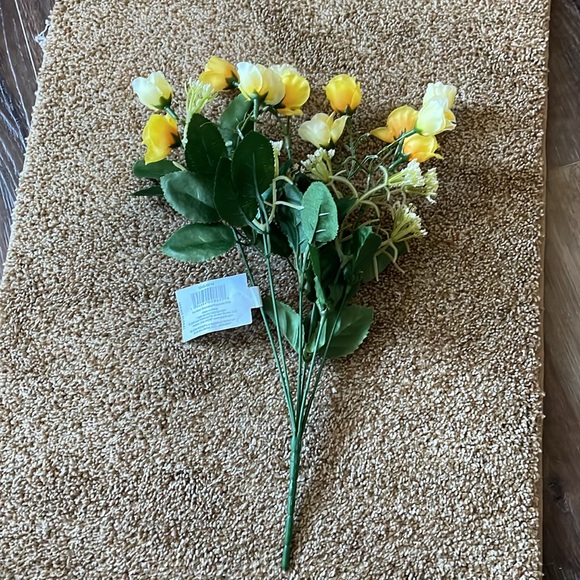 Bloom Room Spring Bushes Yellow Roses - Picture 2 of 4